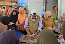 Disperindag Way Kanan Gelar Operasi Pasar Murah di Kampung Bumi Mulya