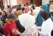 Ratusan Warga Baradatu Antusias Manfaatkan Pasar Murah