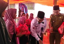 Permata Banjit Salurkan 300 Paket Sembako untuk Kaum Dhuafa