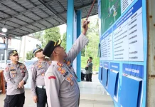 Kapolres Way Kanan Tinjau Pos Pelayanan, Tekankan Pelayanan Humanis ke Pemudik
