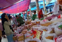 H-3 Lebaran Pedagang Kue Kering Diburu Warga