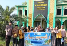 SMA N 2 Buay Bahuga Bagikan 800 Paket Takjil untuk Masyarakat