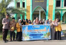SMAN 2 Buay Bahuga Bagikan Takjil