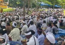 Sembahyang Bersama di Pura Melasti Sambut Nyepi Saka 1948