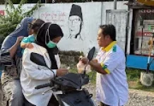 Organisasi Katolik di Way Kanan Bagi Takjil untuk Umat Muslim