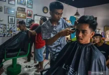 Pangkas Rambut Raup Omzet Ratusan Ribu Perhari