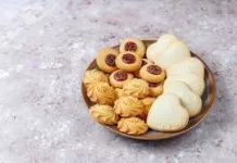 Warga Mulai Beli Kue Kering untuk Sambut Lebaran