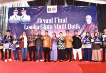 Wali Kota Metro Serahkan Hadiah Lomba Batik