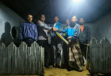 Polisi Patroli Satkamling di Umpu Semenguk, Bagikan Kentongan
