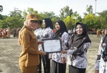 Hardiknas, 5 Guru Teladan Way Kanan Raih Penghargaan