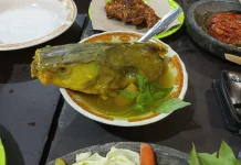 Kuliner Kepala Ikan Kuah Kuning Jadi Buruan Pecinta Makanan Tradisional