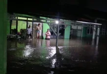 Hujan Deras Sebabkan Banjir di Tiuh Balak Pasar