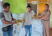 Warga Kampung Bali Sadar Selatan Terima Bantuan Pangan