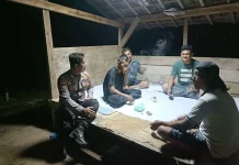 Bhabinkamtibmas Aktifkan Siskamling di Bumi Agung