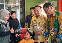 Pemkab Way Kanan Salurkan Puluhan Alat Bantu Disabilitas