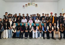 BPS Way Kanan Beri Penghargaan kepada Tiga Petugas Sensus Ekonomi 2026