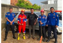 Aksi Cepat Damkar Metro Atasi Kendaraan Terkunci
