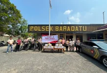 Polsek Baradatu Salurkan Bansos untuk Warga Prasejahtera