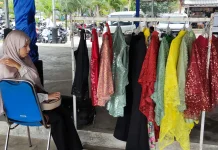 Siasat Jitu, Jual Busana Melalui Komunitas