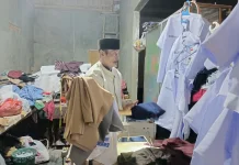 Penjahit Lokal Tetap Bertahan di tengah Gempuran Produk Pabrikan