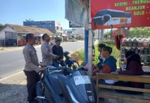 Satbinmas Polres Way Kanan Edukasi Penumpang Bus
