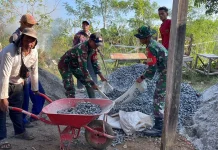 TNI dan Warga Gotong Royong Lewat Gerakan Indonesia Asri
