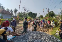 500 Personel dan Warga Perbaiki Jalan Rusak di Banjit