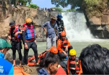 BPBD Way Kanan Lanjutkan Pencarian Remaja Tenggelam di Curup Sri rahayu