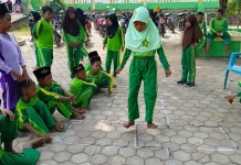 Permainan Tradisional Semarakkan Hari Anak di MIN 3 Way Kanan