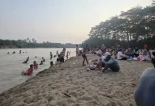 Pantai Pasir Putih Musiman Muncul di Sungai Way Kanan