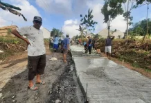 Warga Mekar Asri Gotong Royong Bangun Jalan Secara Swadaya