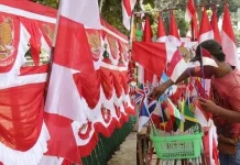 Pedagang Bendera Bandar Lampung Keluhkan Sepinya Pembeli