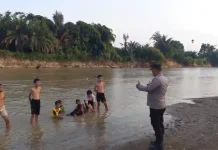 Polsek Negara Batin Imbau Warga Waspada saat Bermain dan Mandi di Sungai Karta Jaya