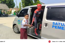 Distribusi MBG SPPG Way Tuba Hadirkan Spiderman