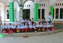 MIN 4 Way Kanan Gelar Gerakan Bersih-Bersih Masjid