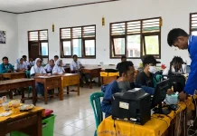 Disdukcapil Way Kanan Layani Perekaman KTP-el di SMA Beringin Ratu