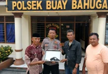 Warga Way Kanan Serahkan Senpi Rakitan dan Amunisi ke Polisi