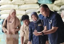 Pemkab Way Kanan Lakukan Pengecekan Beras Bantuan Pangan di Gudang Bulog