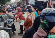 Antisipasi Dampak Abu Vulkanik Anak Krakatau, Puskesmas Way Kandis Bagikan Masker