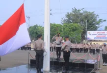 Kapolres Metro Tetap Khidmat Ikuti Acara