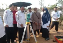 Kemenag Metro Ukur Arah Kiblat Makam Purwoasri