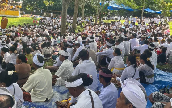 Sembahyang Bersama di Pura Melasti Sambut Nyepi Saka 1948