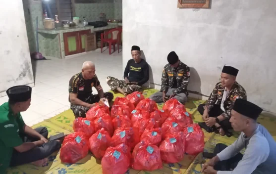 Ansor Banser Bumi Rejo Salurkan Bantuan Sembako ke 36 Lansia