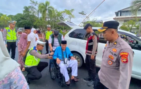 Polres Way Kanan Kawal Keberangkatan CJH ke Asrama Haji