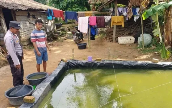 Polsek Buay Bahuga Dampingi Warga Budidaya Ikan Lele