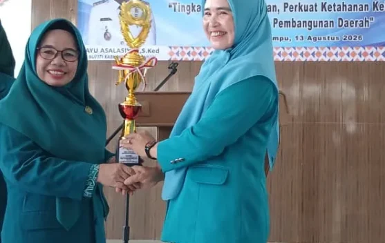 TP PKK Gunung Sangkaran Juara 1 Lomba Pidato