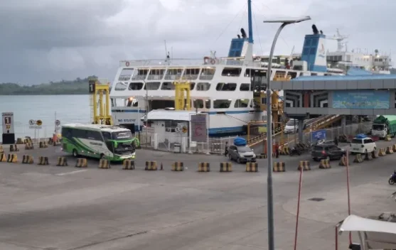Puluhan Kapal Ferry Siap Beroperasi meski Aktivitas Anak Krakatau Meningkat
