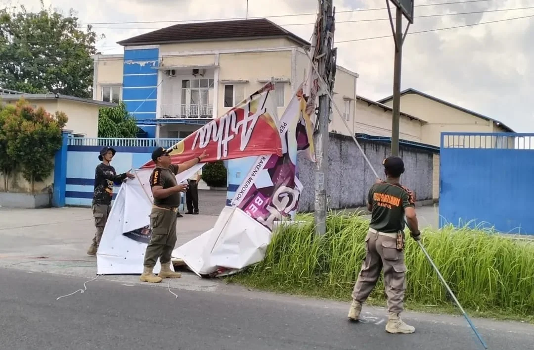 Satpol PP Bantul Intensifkan Penertiban Reklame Ilegal, Delapan Titik Dibongkar | LPP RRI