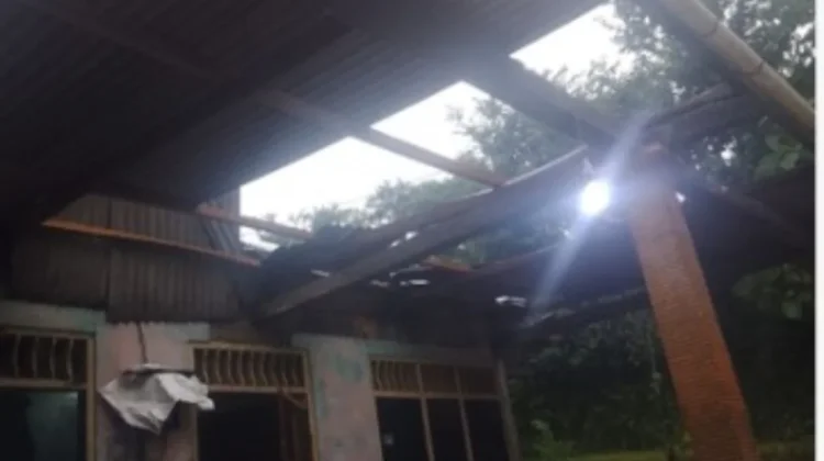 Cuaca Ekstrem Rusak Enam Rumah Warga Ponjong