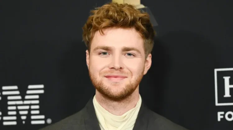 Alex Warren Siap Guncang BRIT Awards 2026